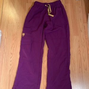 Wonder wink women’s S scrubs